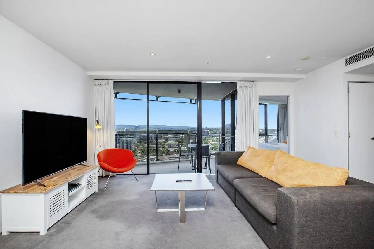 Central And Scenic Riverside Retreat At Surfers Gold Coast Australien